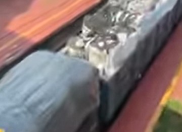 ଟ୍ରେନ ଲାଇନ ପାଖରେ ଥିବା ବିଦ୍ୟୁତ ତରାରେ ଜଳିଗଲେ ଯୁବକ